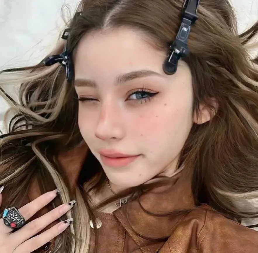 闪婚后顶流老公的马甲藏不住了